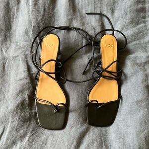 LOQ Roma Sandal in Black - Size 40